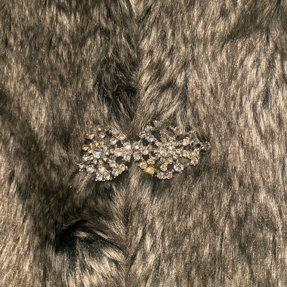 American Glamour by Badgley Mischka Faux Fur Vest with bling buttons - Picture 3 of 5